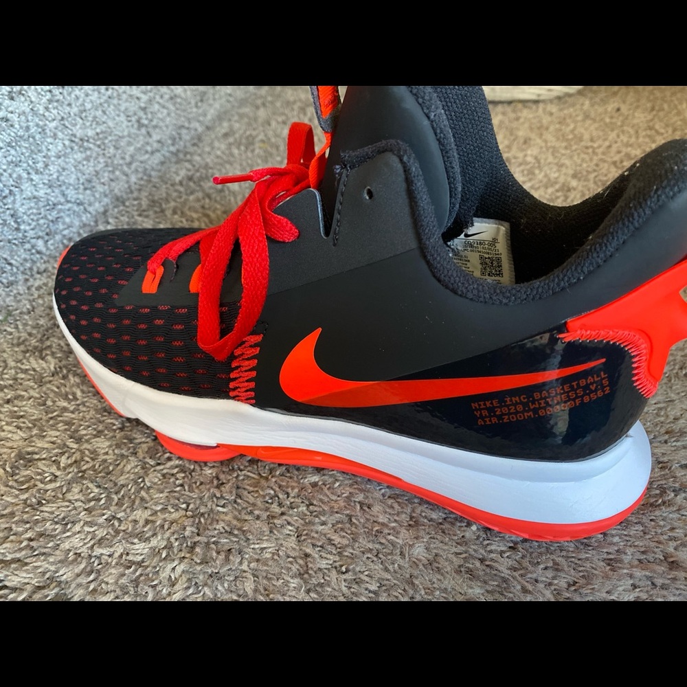 Lebron Witness V - Picture 2 of 4